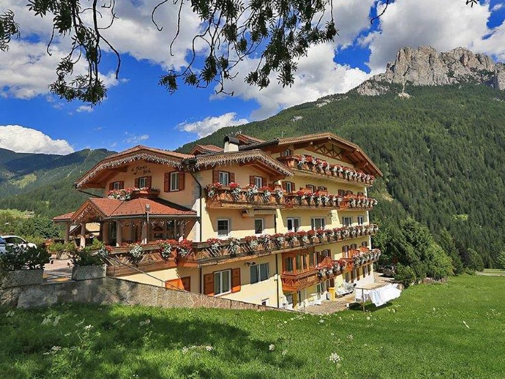 ../../holiday-hotels/?HolidayID=140&HotelID=177&HolidayName=Italy-Italy+%2D+Val+di+Fassa+%2D+Remote+Dolomites+-&HotelName=Hotel+Al+Piccolo">Hotel Al Piccolo